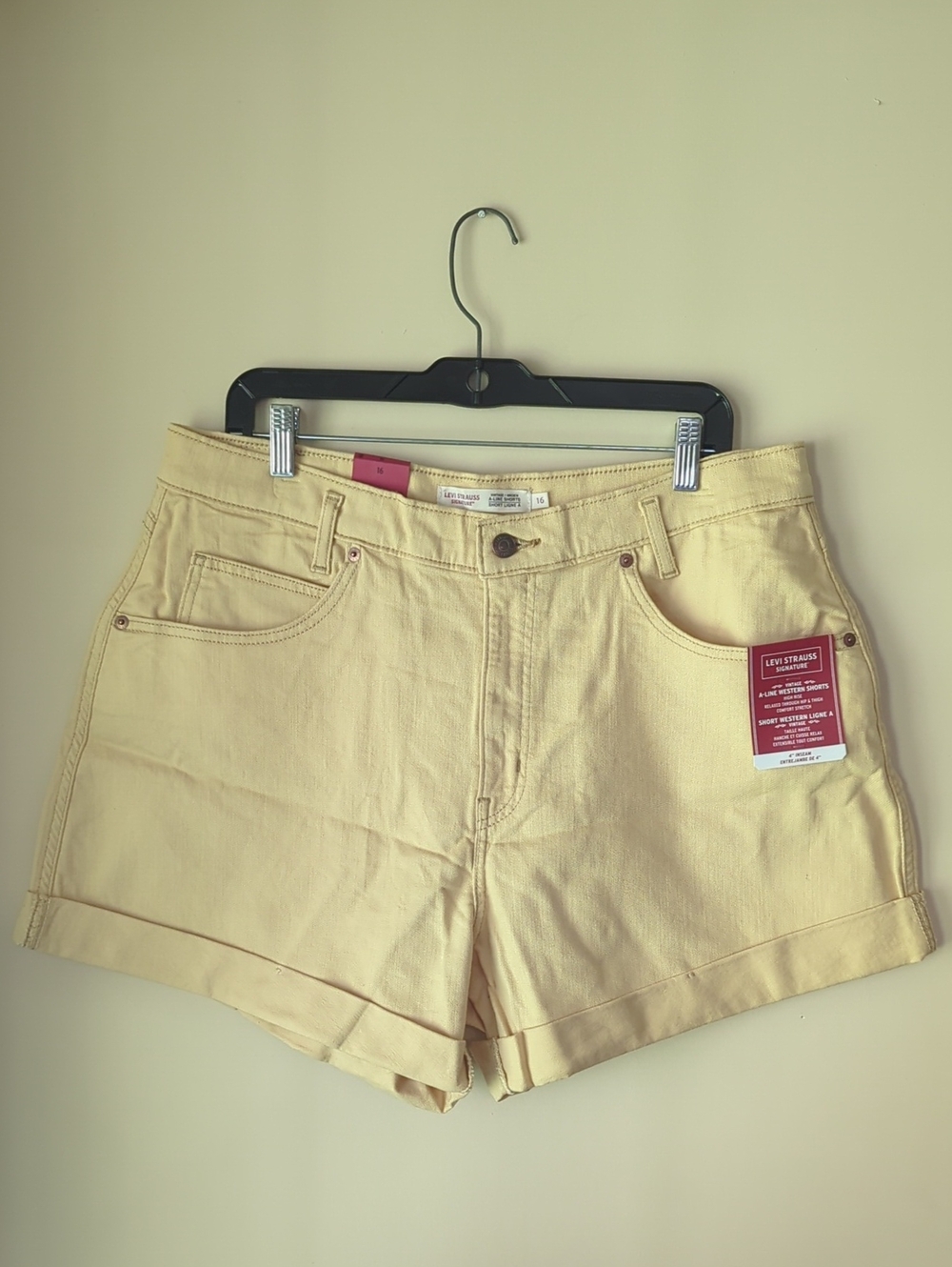 Levi's Women's Cuffed Denim Shorts size brand new